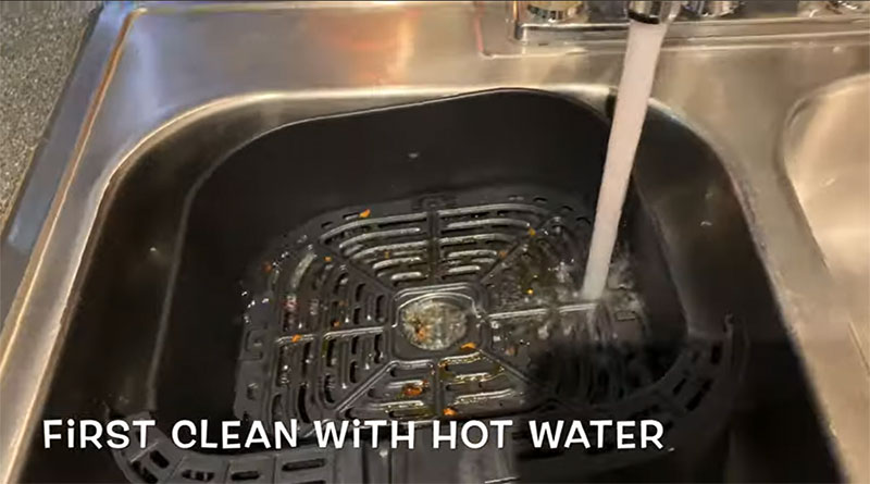 cleaning your instant pot air fryer with hot water